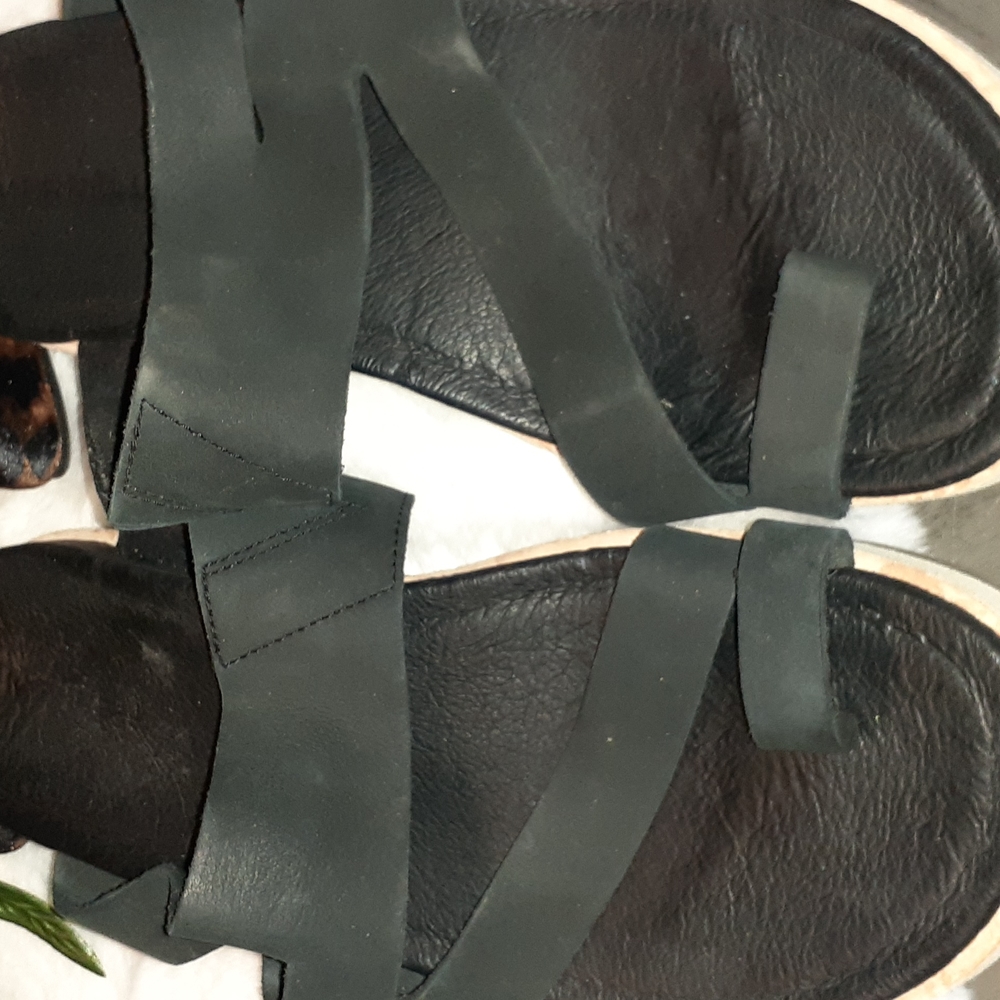 Black sandals - Picture 2 of 4